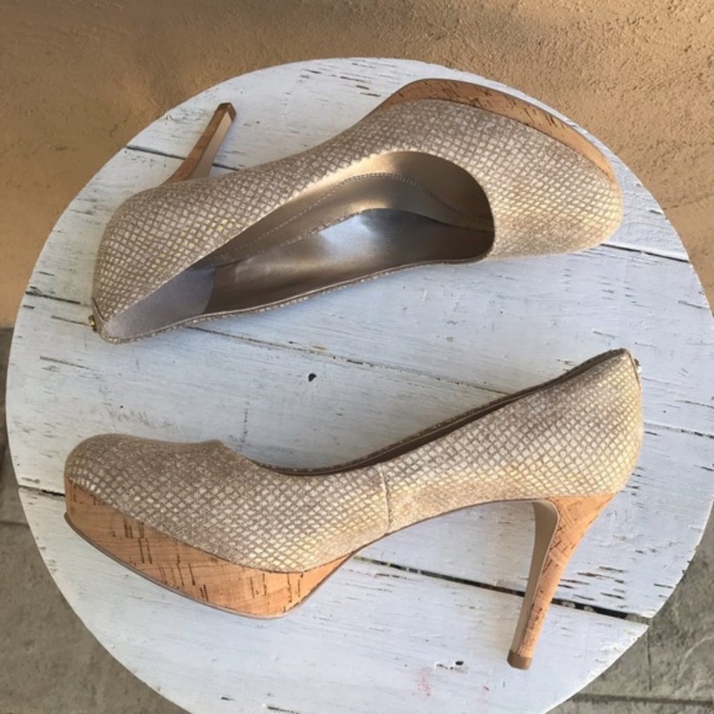- Tahari high heels for women size 9.5